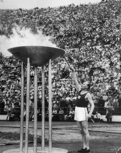 Paavo Nurmi lights the Olympic fire in Helsinki in 1952.
